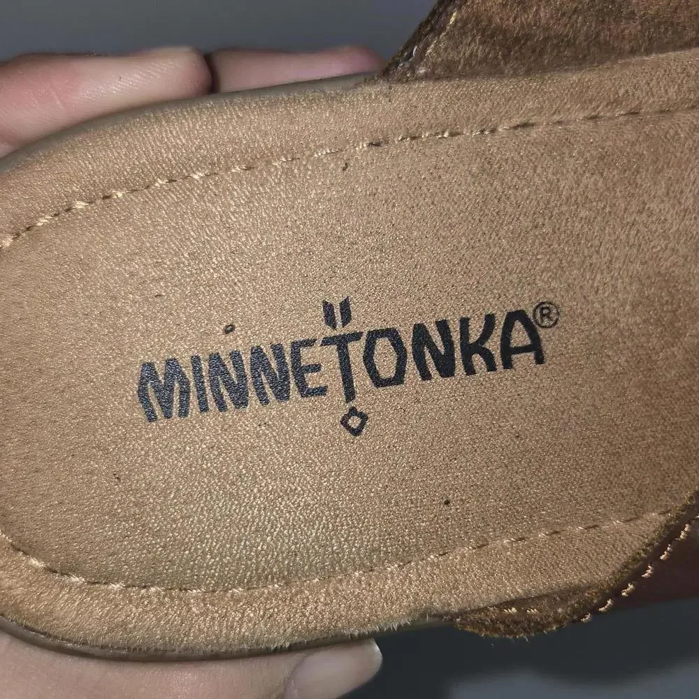 0307‎ Minnetonka Silverthorn Flip Flop Sandals Womens Size 10